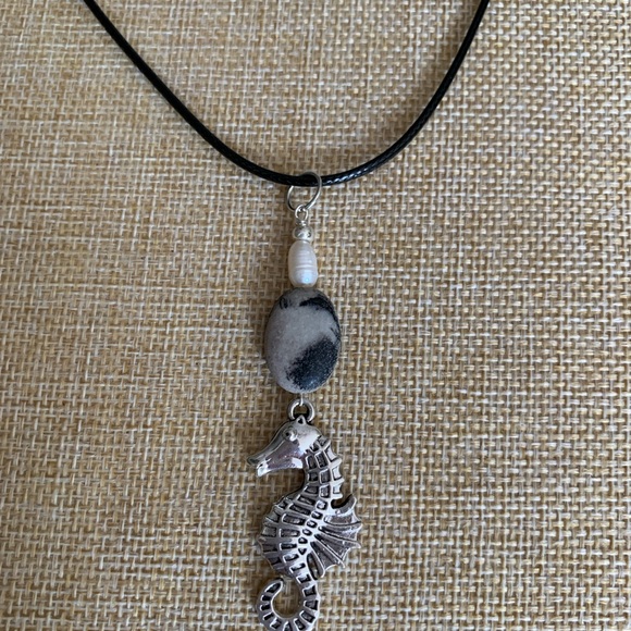 Beachcomber seahorse pendant with beach rock and pearl accents NWT - Picture 3 of 9